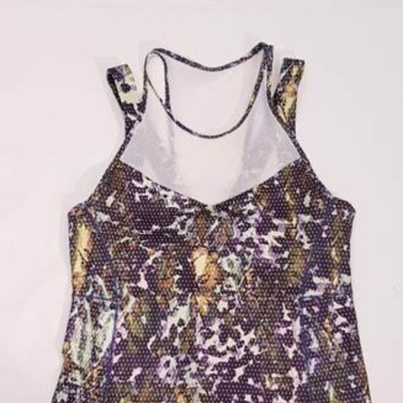 3/$60 - Size 6 - Running in the City tank - Picture 1 of 4